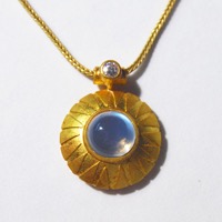 Gold - Mondstein - Brillant - Anhänger an Goldkette