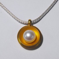 Gold - Süßwasserperle - Anhänger an Silberkette